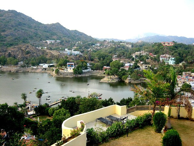 800px-Mount_Abu.jpg