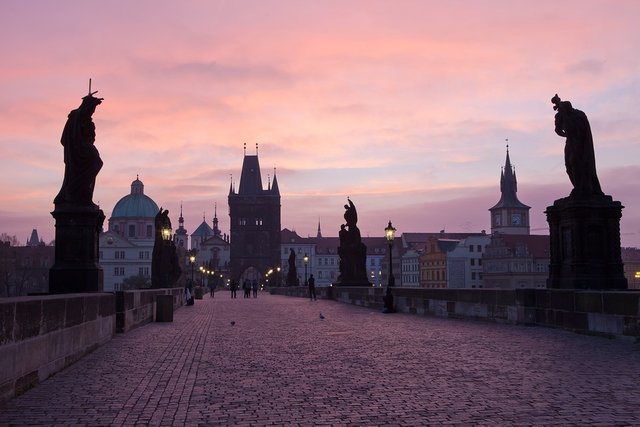 Dawn-Tourism-Prague-Czech-Republic-Charles-Bridge-3636986.jpg