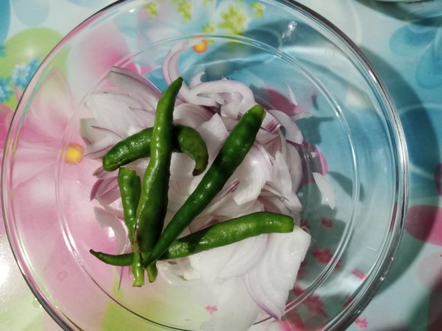 Onion and green chillies.jpeg