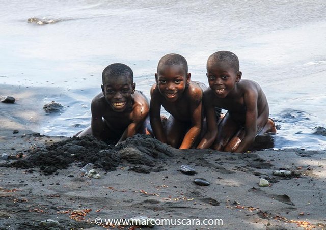 Children_RibeiraAfonso_Sao-Tome_Principe_Africa.jpg
