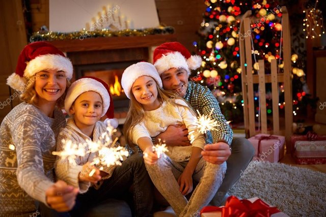 depositphotos_129568158-stock-photo-family-christmas-holidays-and-people.jpg