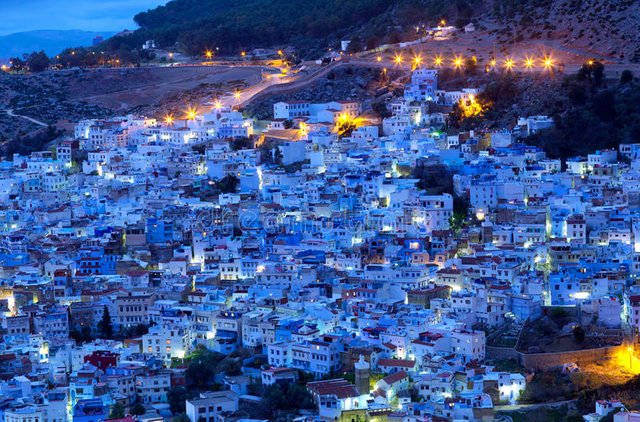 la-médina-de-la-ville-de-chefchaouen-au-maroc-afrique-94512405.jpg