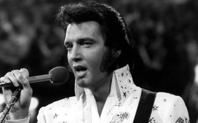 18-de-agosto-de-1977-Se-realiza-el-funeral-de-Elvis-Presley-en-Graceland-port.jpg