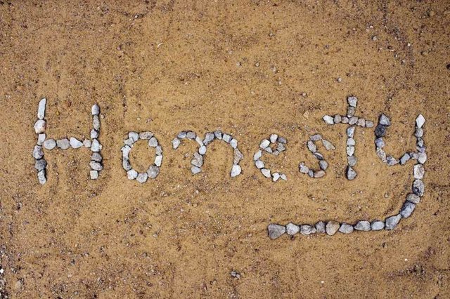 Honesty-Stones-Sand-Pixabay-Haseeb-Photography-800x533.jpg
