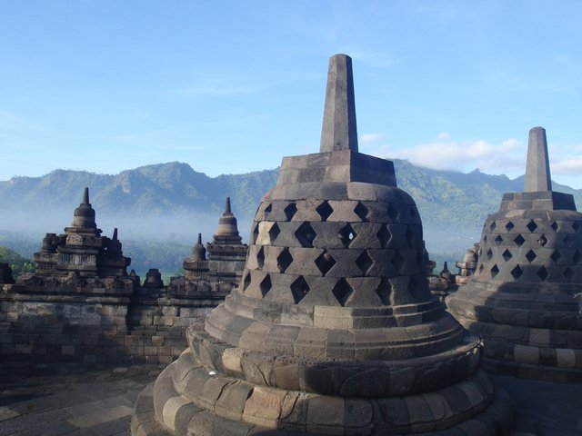 borobudur-2145419_1280.jpg