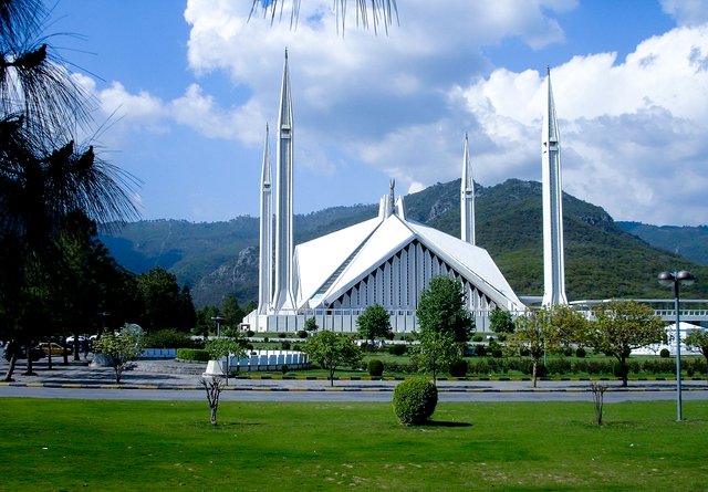 Faisal_Masjid,_Islamabad.jpg