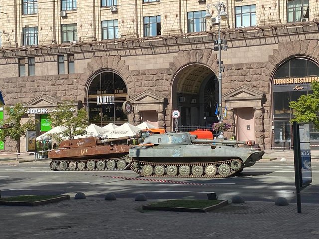 Знищена російська техніка 18 виставка на Хрещатику.jpg