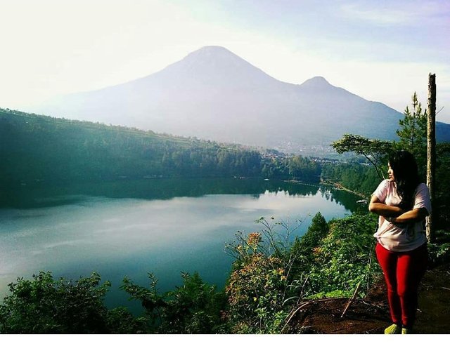 Pemandangan-Telaga-Menjer-dari-Bukit-Seroja.jpg