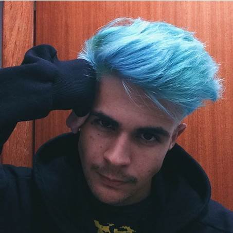pelo-azul-hombre-2.jpg