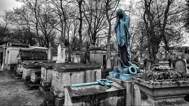 sculptures-pere-lachaise-cemetery-paris-38296683.jpg