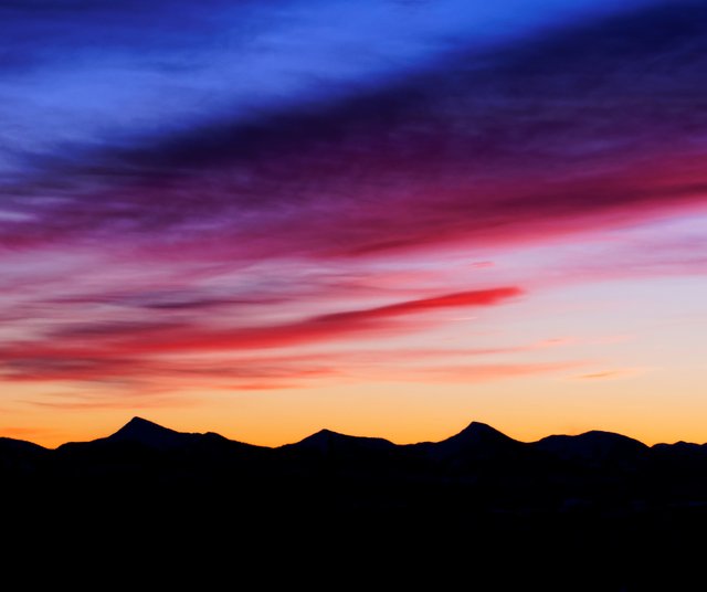 jessicaoutside.com-P1071616-mountain-range-sunrise-1680.jpg