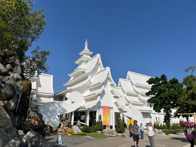 Wat Rong Khun14.jpg