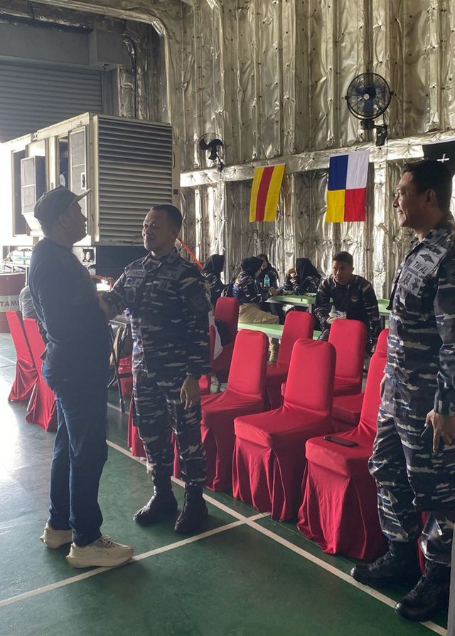 KRI Teluk Palu_08.jpg