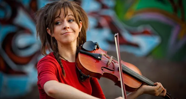 Lindsey-lindsey-stirling-33527744-2048-1365.webp