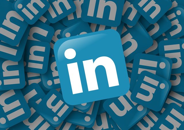 Top 5 B2B LinkedIn Retargeting Strategy.jpg