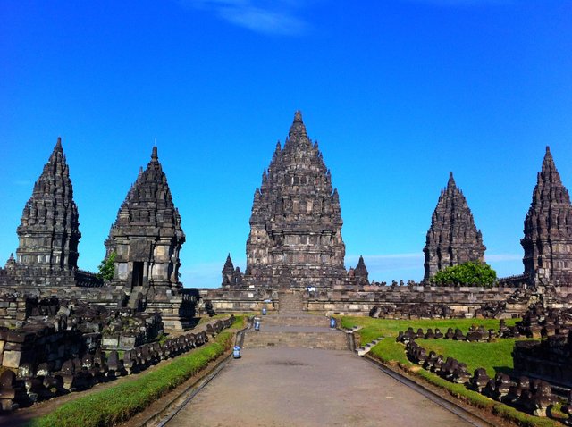 candi prambanan-edit horizon.JPG