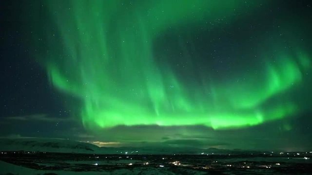 180109201648-cnnee-pkg-digital-original-time-lapse-aurora-boreal-en-islandia-00003005-full-169.jpg