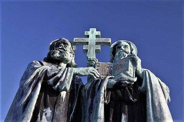 800px-Statue_of_SS_Cyril_and_Methodius_on_Radhost_(1).JPG