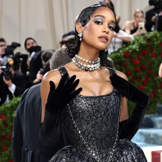 celebrities-wearing-opera-gloves-met-gala-2022 (1).webp