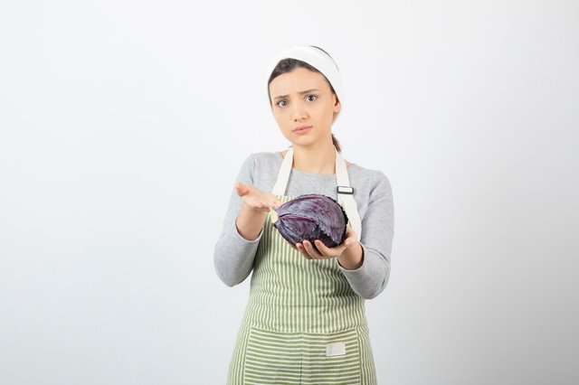 picture-young-woman-showing-purple-cabbage-white_114579-88602.jpg