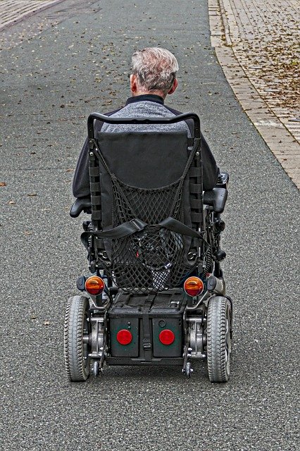 wheelchair-users-2814628_640.jpg