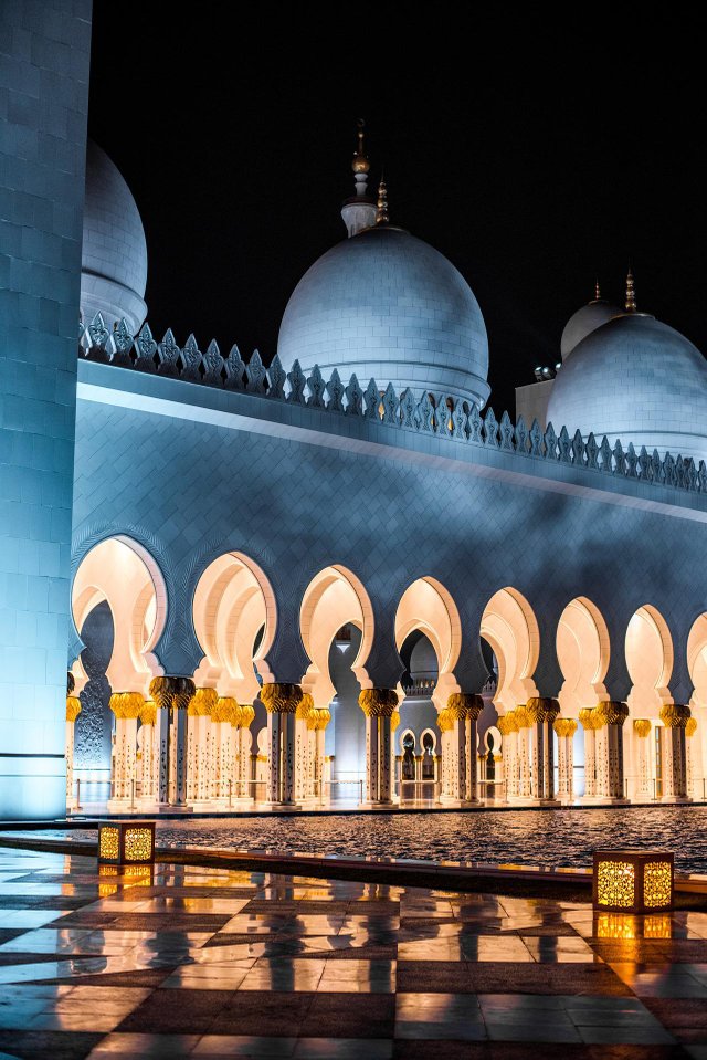 sheikh-zayed-grand-mosque-g76ebc41a2_1920.jpg