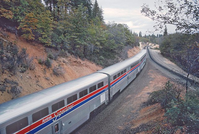 AMTK_322_with_the_San_Francisco_Zephyr_at_Cape_Horn,_CA_in_November_1980_-_2_Photos_(30567817685).jpg
