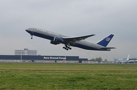 440px-United_Airlines_aircraft_taking_off_at_Schiphol_Airport.jpg