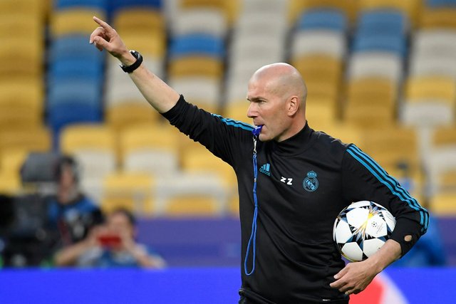 zinedine-zidane-entrenamiento-real-madrid.jpg