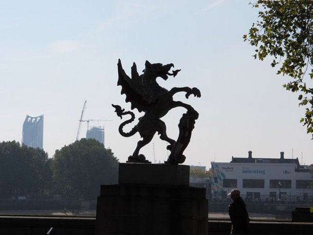 illuminati-symbols-City-of-London-Dragons.jpg