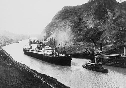 Canal_de_Panamá_15_agosto_1914.jpg