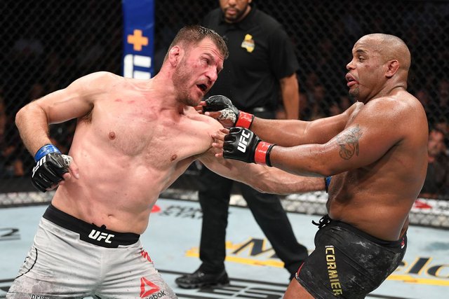 cormier-miocic-2.jpg