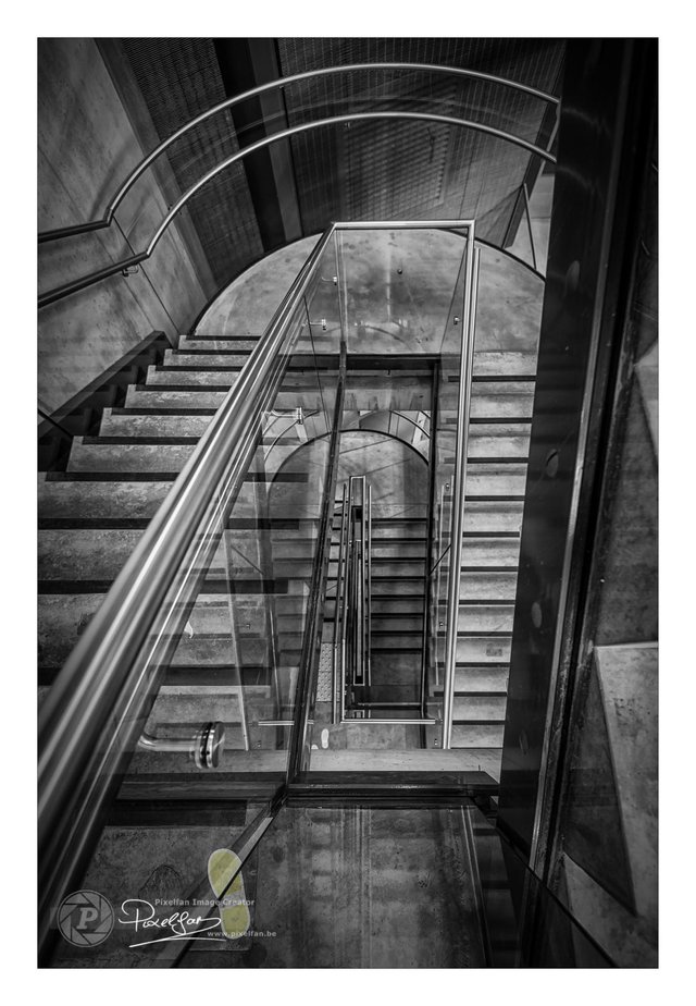 opera_metro_stairs_csp_border_1600px.jpg
