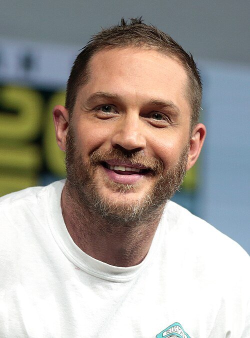 Tom_Hardy_by_Gage_Skidmore_in_2018.jpg