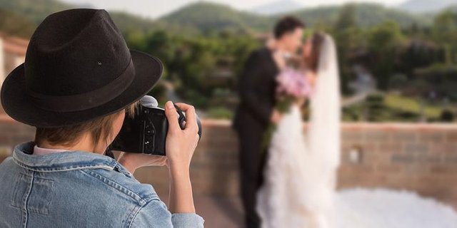 1574362-fotografer-hapus-foto-nikahan-teman.jpeg
