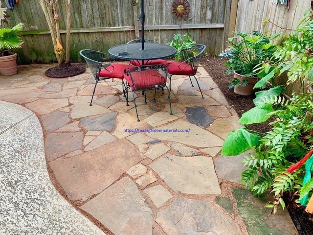 flagstone-patio-diy.jpg