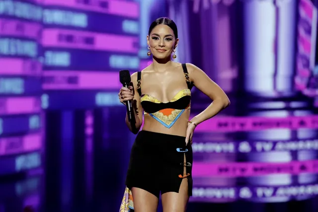 Vanessa-Hudgens-in-Versace-at-MTV-Movie-TV-Awards (2).webp