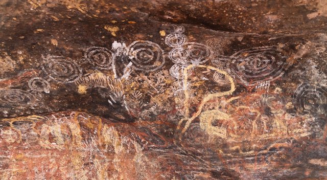 6789126528-ulurubase-walk-aborigines-paintings (FILEminimizer).jpg