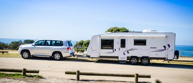 tips-on-towing-caravan-safely.jpg