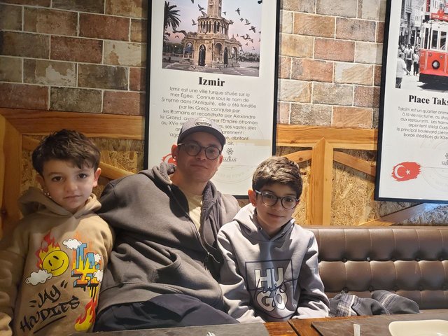prise dans le restauranr.jpeg