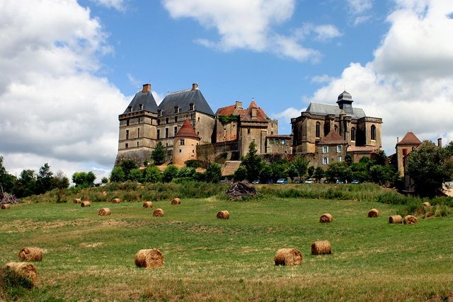 Château de Biron © Lou Ann Aepelbacher.jpg