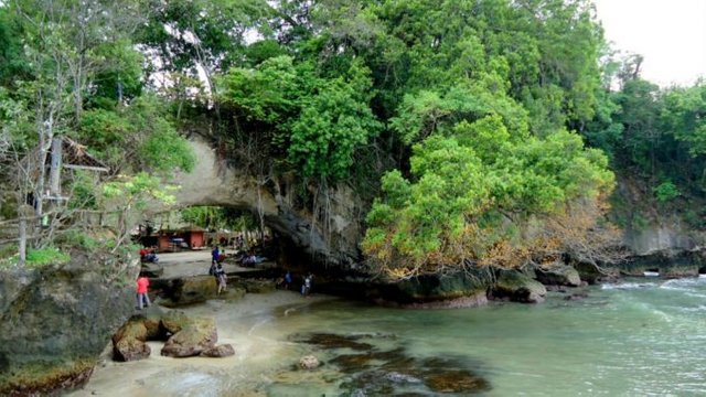 Pantai-Karang-Bolong-Anyer-680x382.jpg