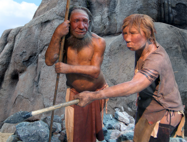 788px-Neandertal_adam_ve_kadın_modeli,_Almanya.png