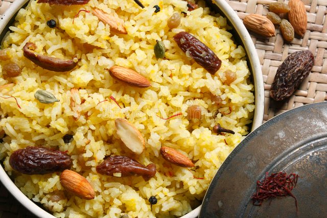 kashmiri-modur-pulao-india-top-view-made-rice-cooked-sugar-water-flavored-saffron-dry-fruits-38466946.jpg