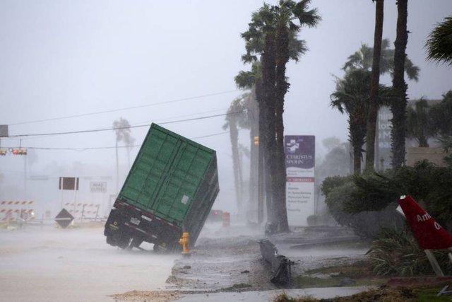 f-harvey-a-20170827-870x580.jpg