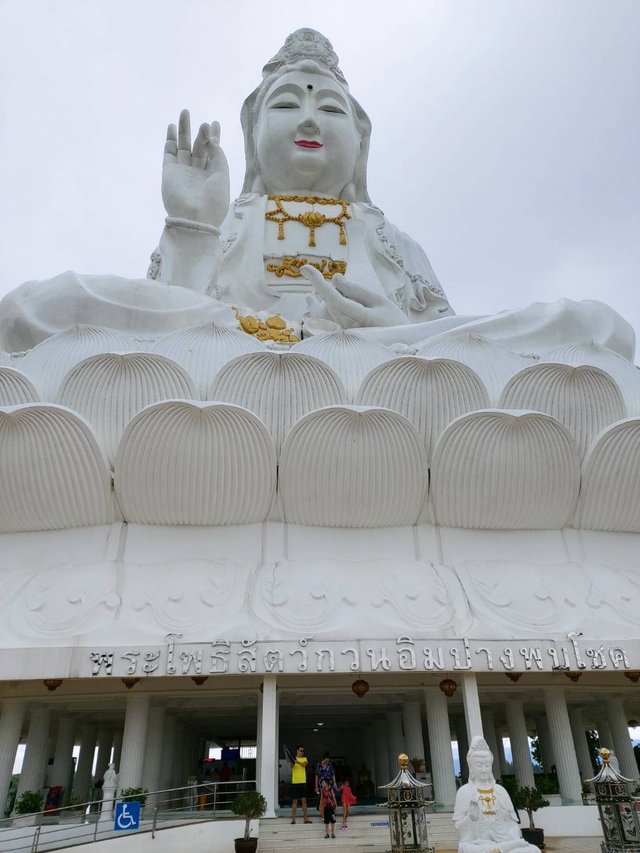 Wat Huay Pla Kang3.jpg