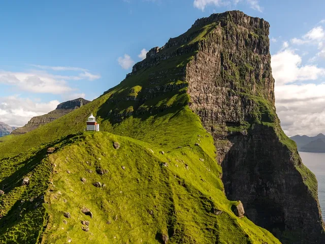 Kallur-lighthouse-GettyImages-648053440.jpg