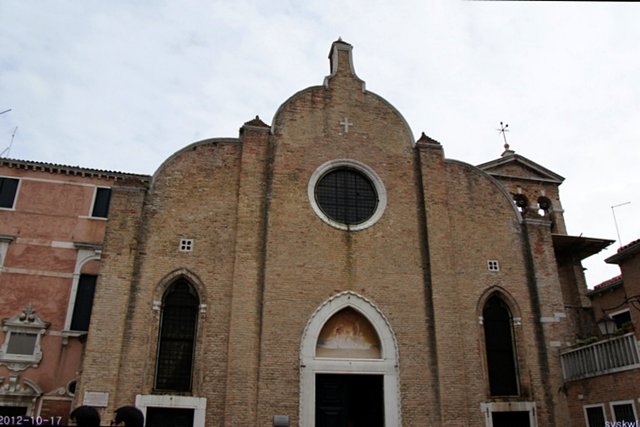b-EU121017-214819.jpg
