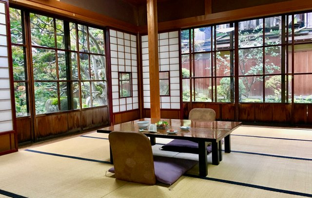 salle-restaurant-ryokan-takayama-1.jpg