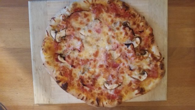 Pizza_Perfetta_Funghi_e_Prosciutto.jpg